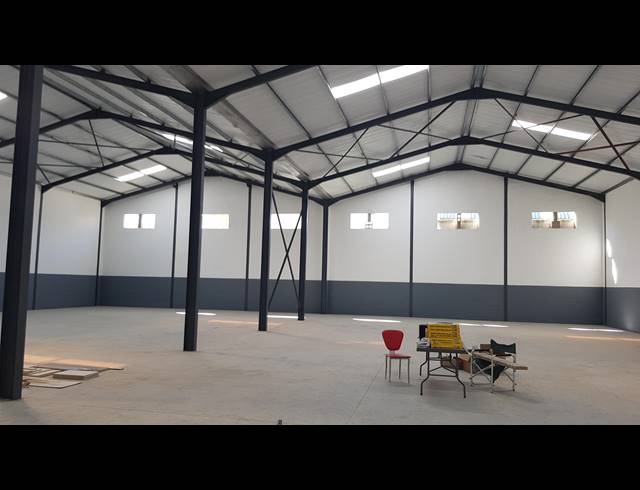 1,107M² FACTORY FOR SALE IN SAXENBURG PARK 2